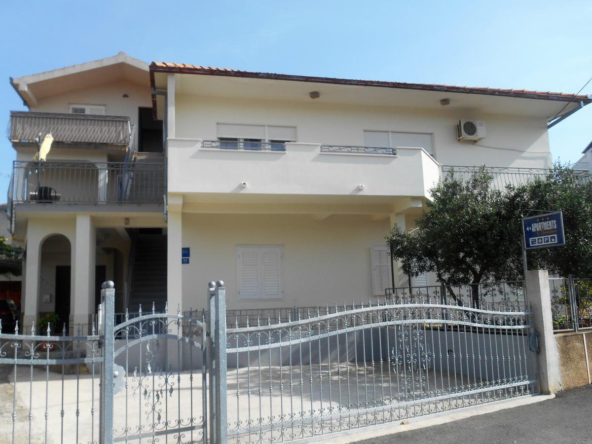 Apartments Bresan Traù Esterno foto